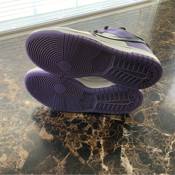 Nike Black and Purple Athletic Shoes - Picture 2 of 5